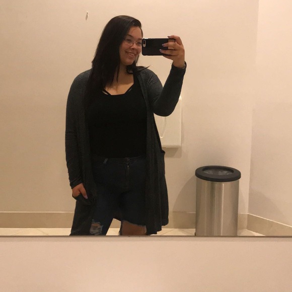 Meet your Posher, Amanda - Picture 3 of 3